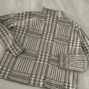 Max studio mock neck size small